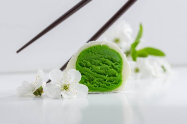 Japon mochi 'sinin pirinç hamurundan hazırlanması