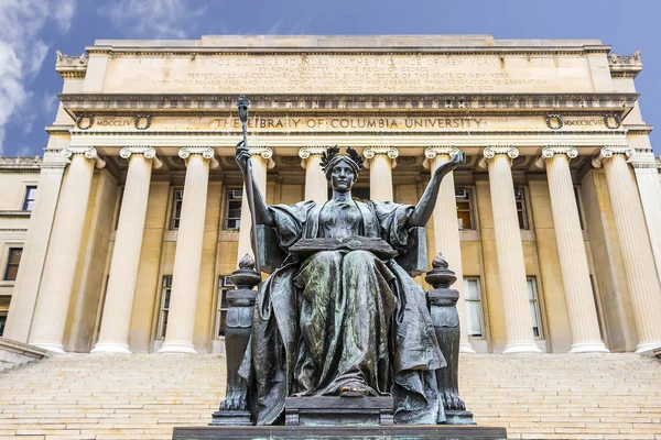 Columbia Üniversitesi Kütüphane okulumu heykel ile New York City içinde