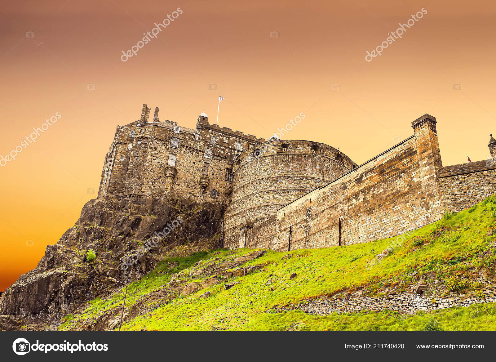Looking Hill Edinburgh Castle Cloudy Blue Day Edinburgh Castle