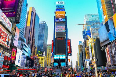 Gün batımında times Meydanı'nda reklam