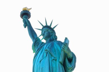 Özgürlük Anıtı New York 'ta beyazların üzerinde izole edilmiş.