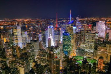  Gece Times Square ile New York City şehir dışına panorama