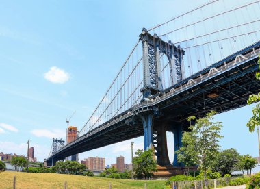 Manhattan Dumbo Brooklyn Mahallesi görüldüğü gibi köprü