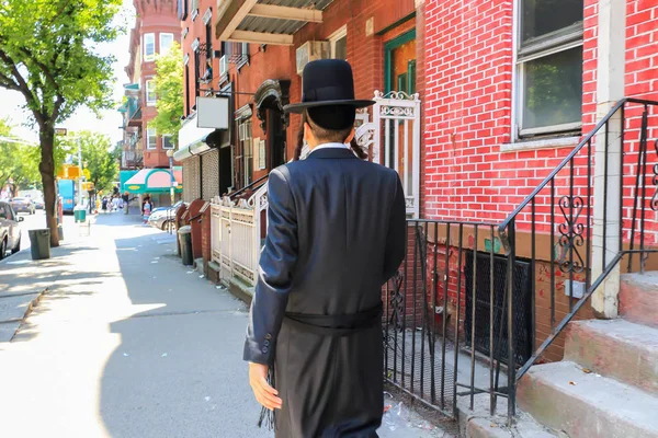 Неопознанные Ортодоксальные Евреи Специальной Одежде Субботу Уильямсбурге Бруклин Нью Йорк — стоковое фото