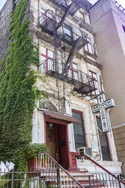 Tanrı'nın Kilisesi İsa (Cogic), bir Pentecostal-kutsal Hıristiyan mezhebi ağırlıklı olarak Afrikalı-Amerikalı bir üyeliği, Harlem, New York ile