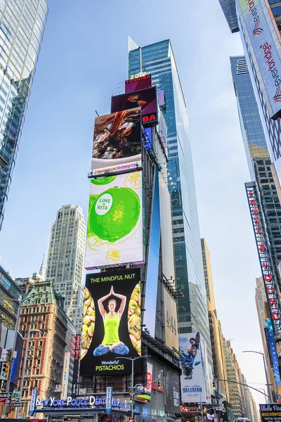 Gün batımında times Meydanı'nda reklam