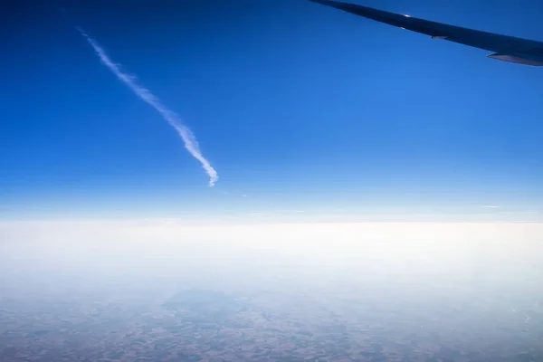 Flygplansvinge Fönster Visa Visar Ett Plan Som Flyger Sunrise — Stockfoto