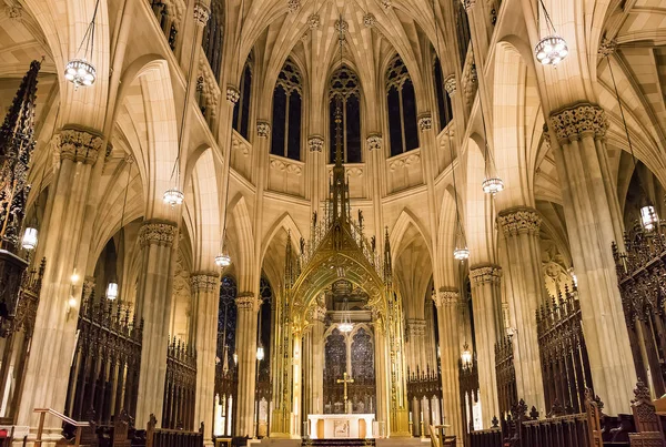İç New York'ta Saint Patrick's Cathedral