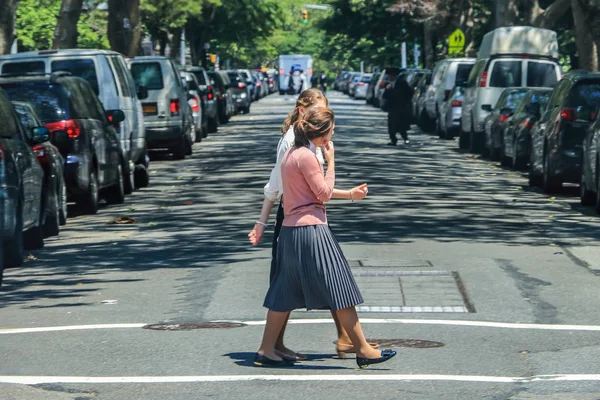  Ortodoks Yahudileri Şabat, Williamsburg, Brooklyn, New York özel kıyafetlerle