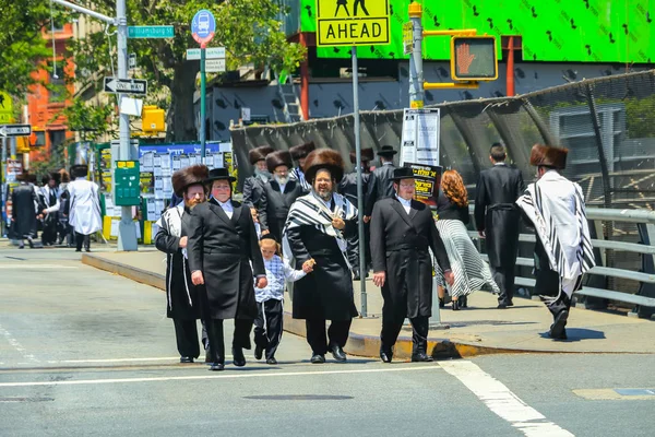 Православные Евреи Специальной Одежде Субботу Уильямсбурге Бруклин Нью Йорк — стоковое фото
