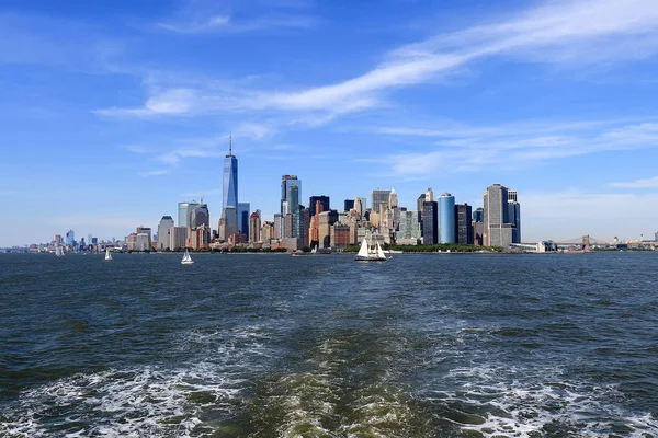 Bir teknenin kıç Manhattan manzarası görünümünü