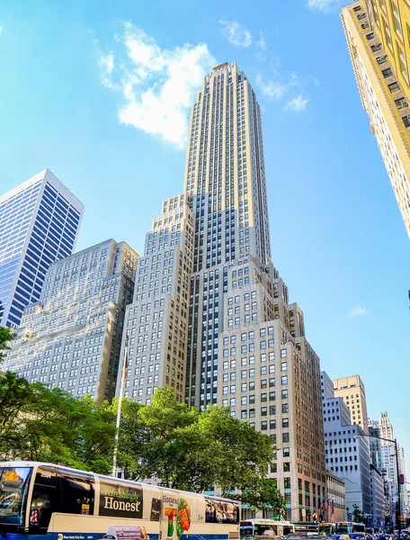 500 fifth Avenue, Midtown Manhattan'ın Batı 42 ve 43 sokakları arasında yer alan kat 60 1929-31'de inşa edilmiş ve Shreve, Harmon kuzu ve firma tarafından tasarlanmış olan
