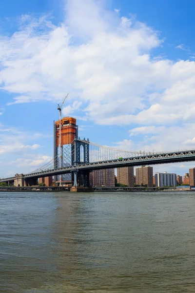 Manhattan Dumbo Brooklyn Mahallesi görüldüğü gibi köprü