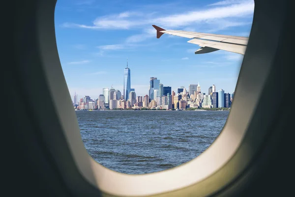 Flygfoto Över New York Stadsbilden Genom Flygplan Fönstret Samtidigt Närmar — Stockfoto