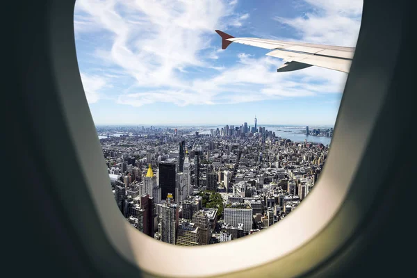Flygfoto Över New York Stadsbilden Genom Flygplan Fönstret Samtidigt Närmar — Stockfoto