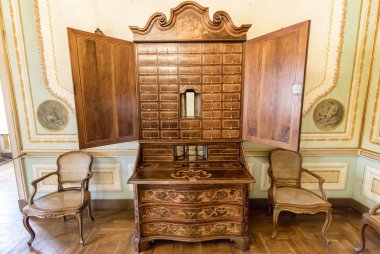 Sideboard içinde of zengin Queluz Kraliyet Sarayı dekore edilmiştir. Eski yazlık Portekizce Kraliyet ailesi tarafından kullanılan. 