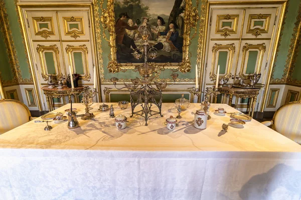 Vintage Tafel Instelling Met Theekopje Binnenkant Rijk Versierd Queluz Koninklijk — Stockfoto