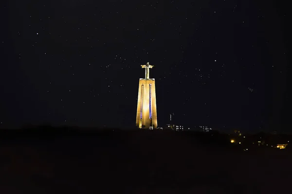 Ιερό Του Χριστού Βασιλιάς Νύχτα Λισαβόνα Πορτογαλία — Φωτογραφία Αρχείου