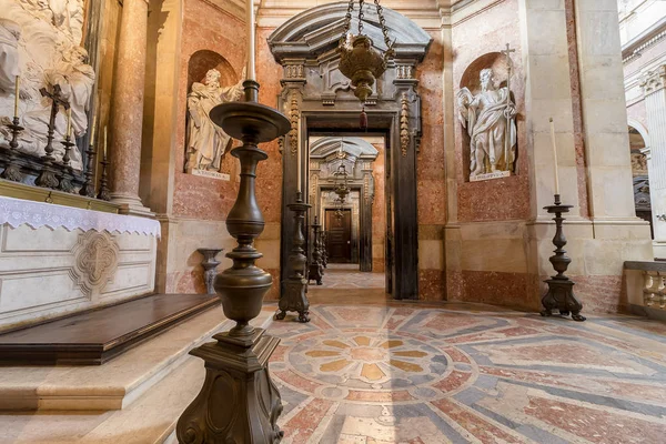 Korridor Der Basilika Des Mafraspalastes Und Klosters Franziskanische Ordensgemeinschaft Barockarchitektur — Stockfoto