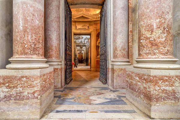 Korridor Der Basilika Des Mafraspalastes Und Klosters Franziskanische Ordensgemeinschaft Barockarchitektur — Stockfoto