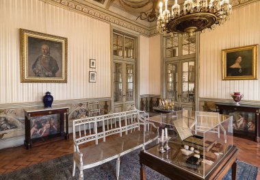 Zengin içinde Queluz Kraliyet Sarayı dekore edilmiştir. Eski yazlık Portekizce Kraliyet ailesi tarafından kullanılan. 