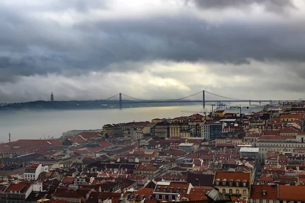 Panoramisch Uitzicht Lissabon Portugal Een Regenseizoen Mistige Dag — Stockfoto