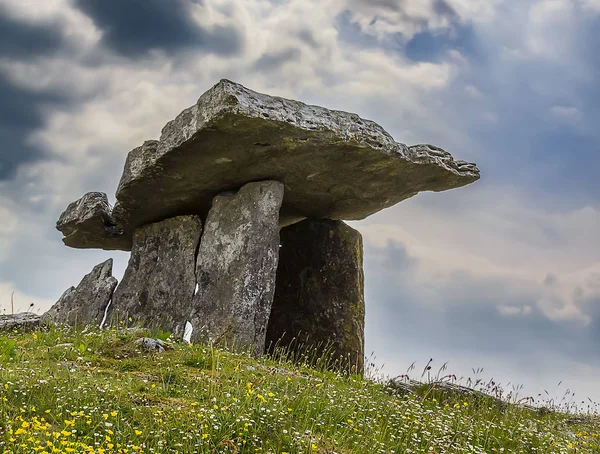 Poulnabrone Dolmen Переводе Ирландского Означает Отверстие Камнях Керна Портальная Гробница — стоковое фото