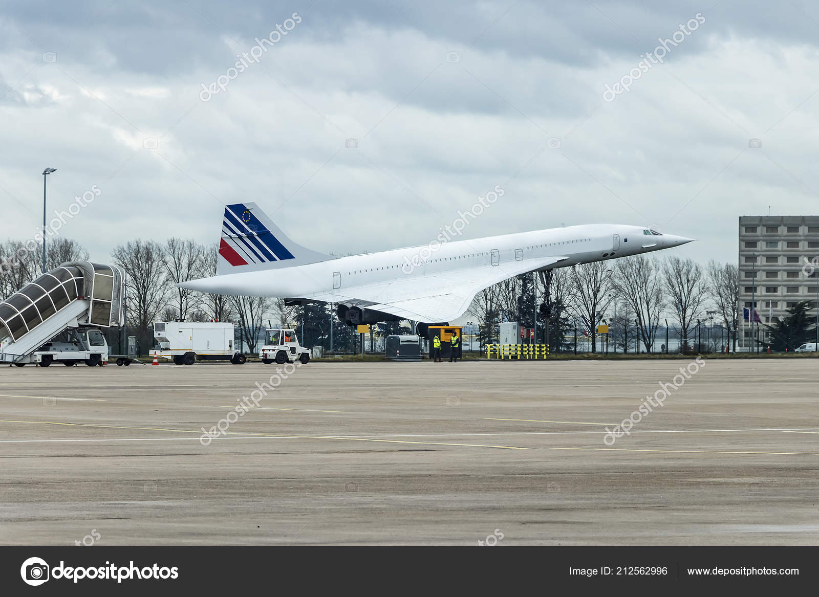 Supersonic airliner M9225 NEW IMAGE!!!! Concorde UNSIGNED photograph 