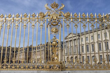 Versailles Sarayı, Paris, Fransa'nın dış cephe altın çit