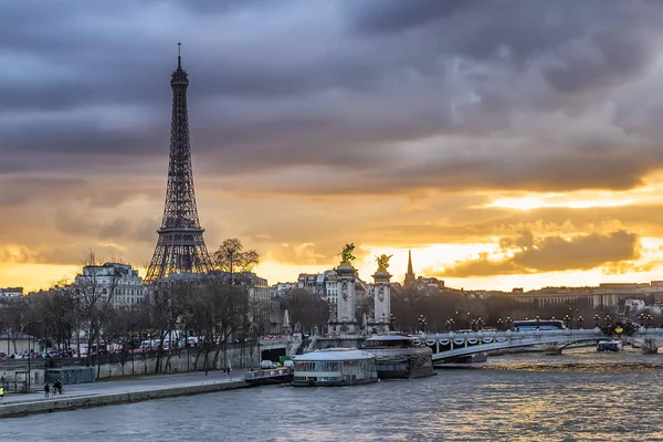 Εκπληκτικό Ηλιοβασίλεμα Στο Παρίσι Τον Ποταμό Σηκουάνα Και Πύργος Του — Φωτογραφία Αρχείου