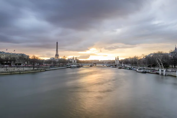 Longa Exposição Incrível Pôr Sol Paris Com Rio Sena Pont — Fotografia de Stock