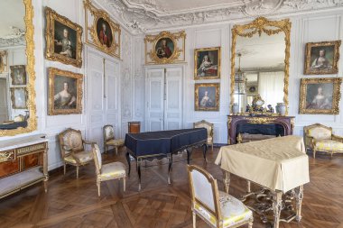 Versailles, Fransa - 14 Mart 2018: Royal Palace Versailles Fransa içinde müzik odası görünümünü 
