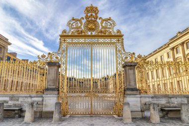 Versailles Sarayı, Paris, Fransa'nın dış cephe ana altın kapı