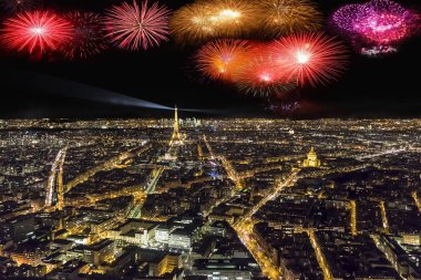 Geceleri Paris cityscape havadan görünümü