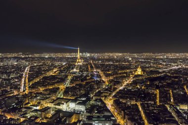 Geceleri Paris cityscape havadan görünümü
