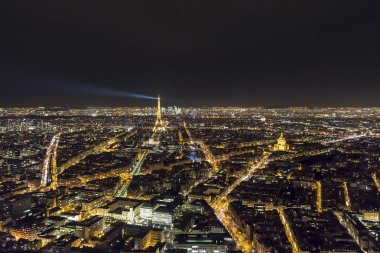 Geceleri Paris cityscape havadan görünümü