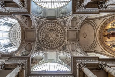 Paris, Fransa - 15 Mart 2018: Dome Pantheon, Paris, Fransa Latin Quarter bir bina içinde. Seçkin Fransız vatandaşı kalıntıları içeren laik Türbesi