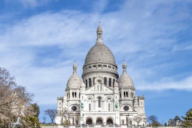 Bir Roma Katolik Kilisesi ve küçük bazilika, İsa Kutsal Kalp için adanmış Paris Kutsal Kalp Bazilikası olduğunu,