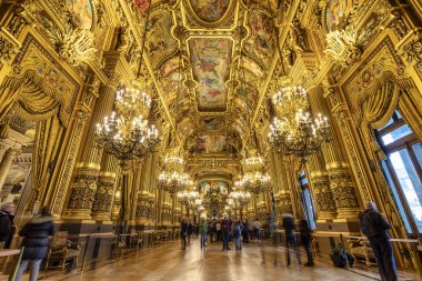 Paris, Fransa - 17 Mart 2018: Palais Garnier'e içinde (Opera Garnier) Paris, Fransa. Bu aslında Salle des Capucines denirdi. 1861 1875 yılına Paris Opera için inşa edilmiş.