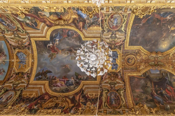 Versailles Frankrike Mars 2018 Visa Ljuskrona Inuti Spegelsalen Galerie Des — Stockfoto