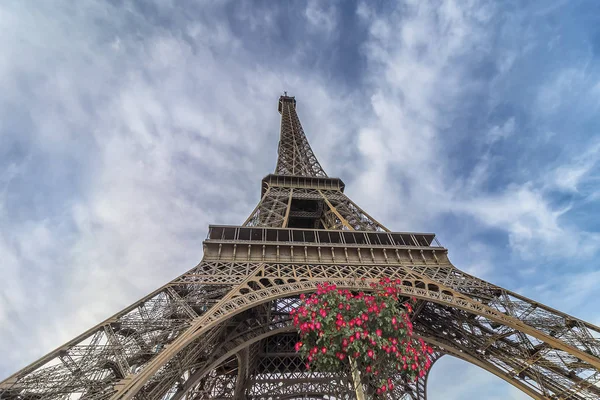 巴黎著名埃菲尔铁塔特写 — 图库照片