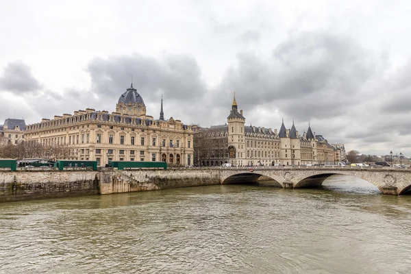 Slotten Den Conciergerie Sett Från Floden Seine — Stockfoto