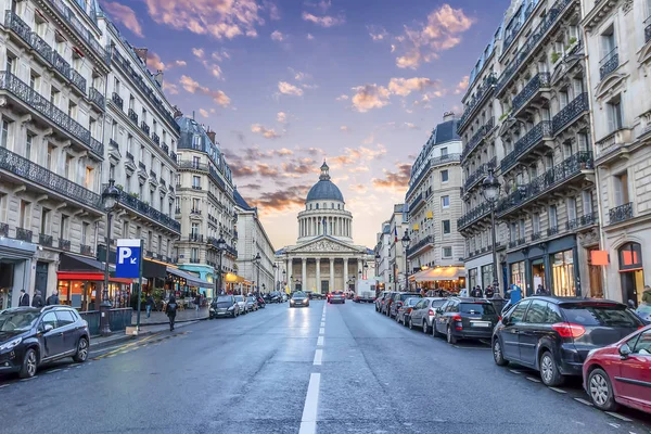 Gün batımında, Paris, Fransa Latin Quarter bir bina Panteon. Seçkin Fransız vatandaşı kalıntıları içeren laik Türbesi