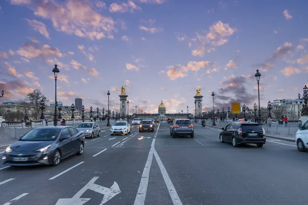 PARIS, FRANÇA - 01 De Dezembro De 2016: Carro Alemão Esperta Bonita De Uma  Empresa De Partilha De Carro Estacionado Na Frente De Uma Casa - Lente Tilt- shift Fotos, retratos, imágenes y