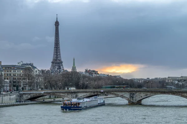 Hosszú Expozíció Csodálatos Naplementét Párizsban Szajna Eiffel Torony — Stock Fotó