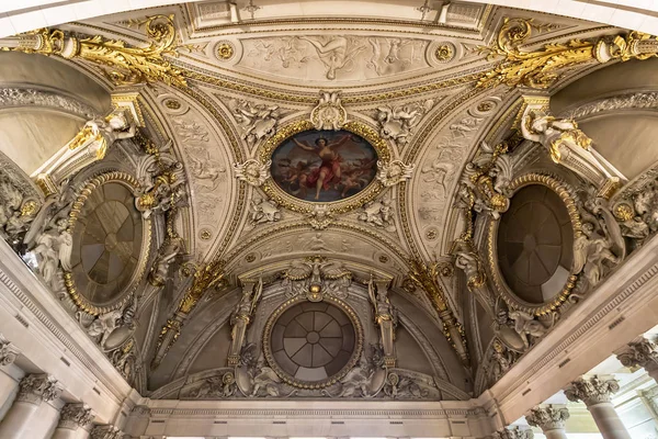 Paris France March 2018 View Richly Decorated Ceiling Louvre Museum — Stock Photo, Image