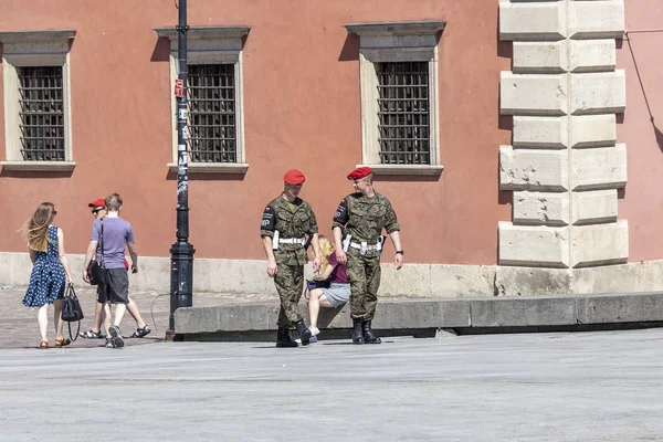 Varsovia Polonia Mayo 2018 Policías Militares Polacos Patrullando Cerca Del — Foto de Stock