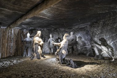 Wieliczka, Polonya 2 Haziran 2018: hayat tuz heykeller en eski ve en güzel efsaneler Wieliczka mayının, içinde Janowice odası göstermek