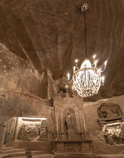 Wieliczka, Polonya 2 Haziran 2018: St. Kinga Wieliczka Tuz madeni kilisede. 13. yüzyılda açıldı, maden sofra tuzu üretti. Dünyanın en eski tuz madenleri biri.