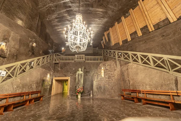 Wieliczka, Polonya 2 Haziran 2018: Wieliczka Salt Mine St. Kinga kilisede görünümünü arka. 13. yüzyılda açıldı, maden sofra tuzu üretti. Dünyanın en eski tuz madenleri biri.